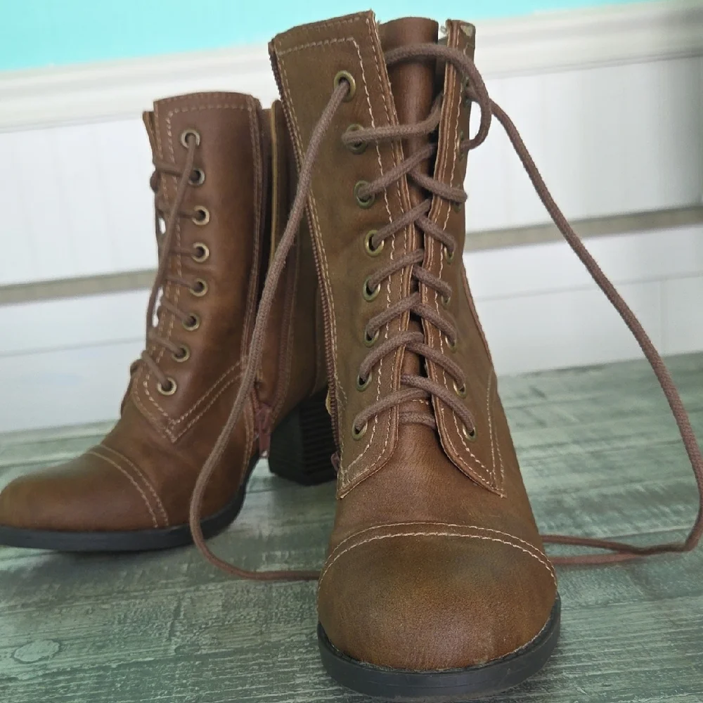 Faded Glory Brown Lace-Up Boots with Chunky Heel - Picture 5 of 8